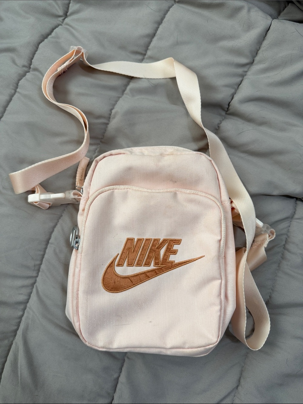 🫶🏼3 for $12!!🫶🏼 Nike Small Crossbody Bag in Pale Pink with Tan Logo